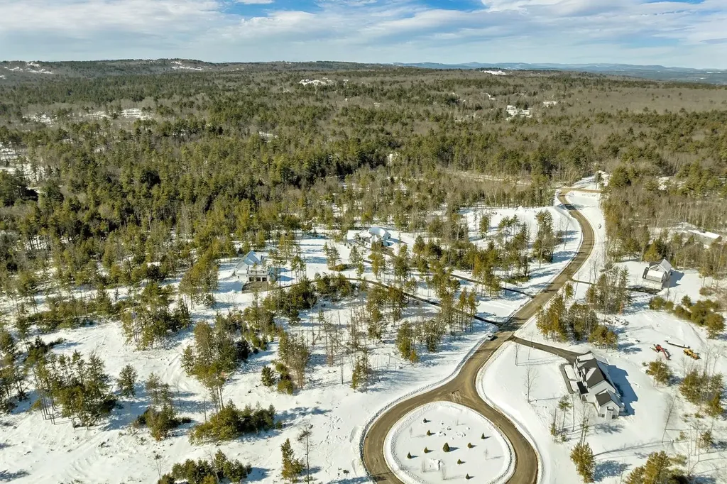 42 Westover Lane Bow NH 03304