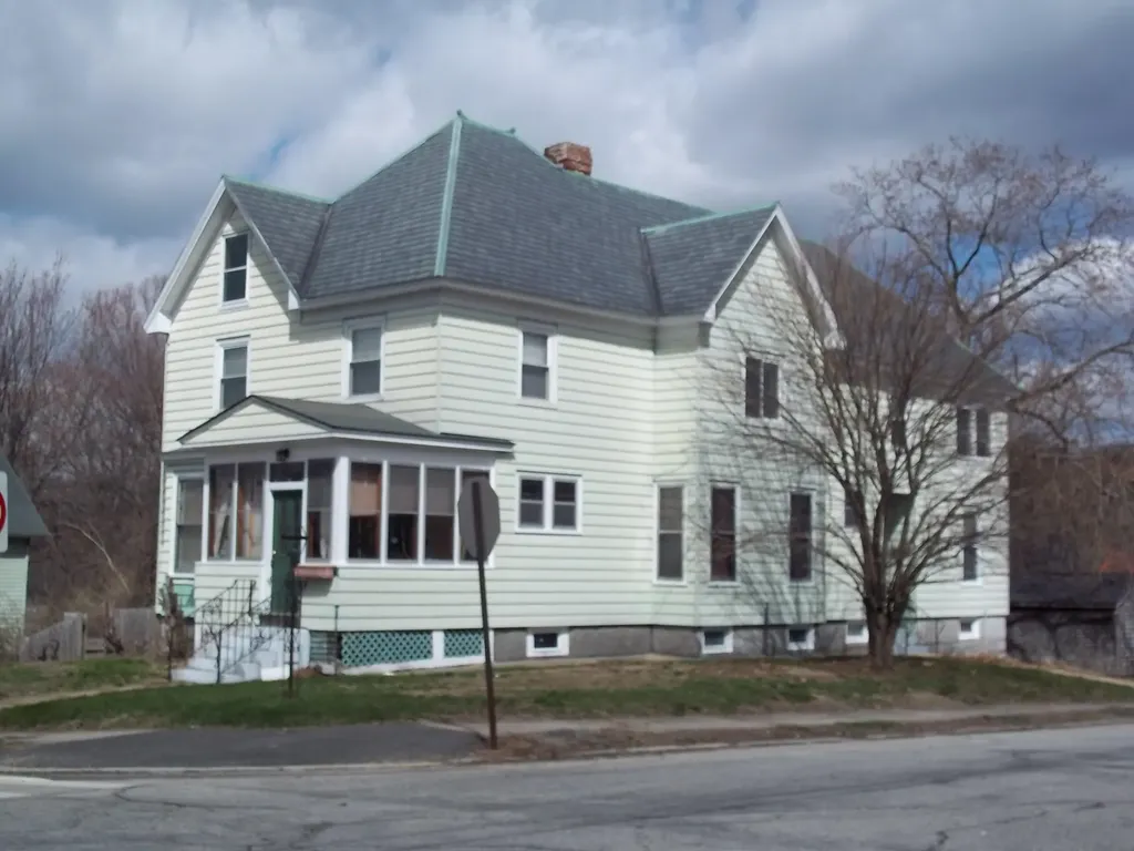 552 Spruce Street Manchester NH 03103