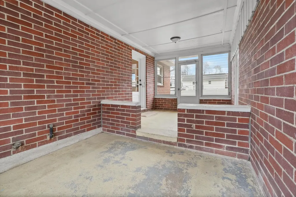 47 Rosedale Avenue Manchester NH 03103