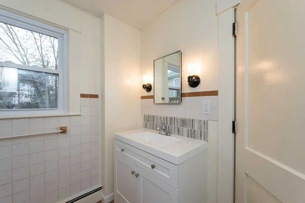 8 Laurel Street Derry NH 03038