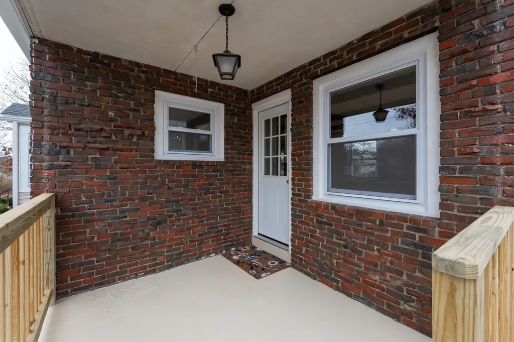 8 Laurel Street Derry NH 03038