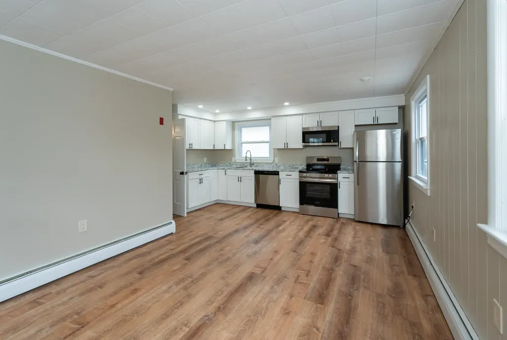 8 Laurel Street Derry NH 03038