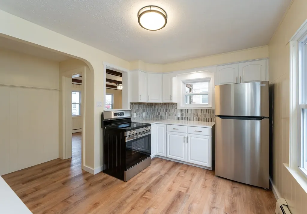 8 Laurel Street Derry NH 03038