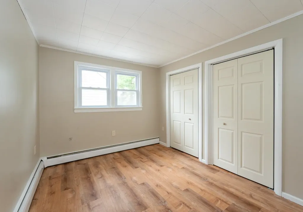 8 Laurel Street Derry NH 03038