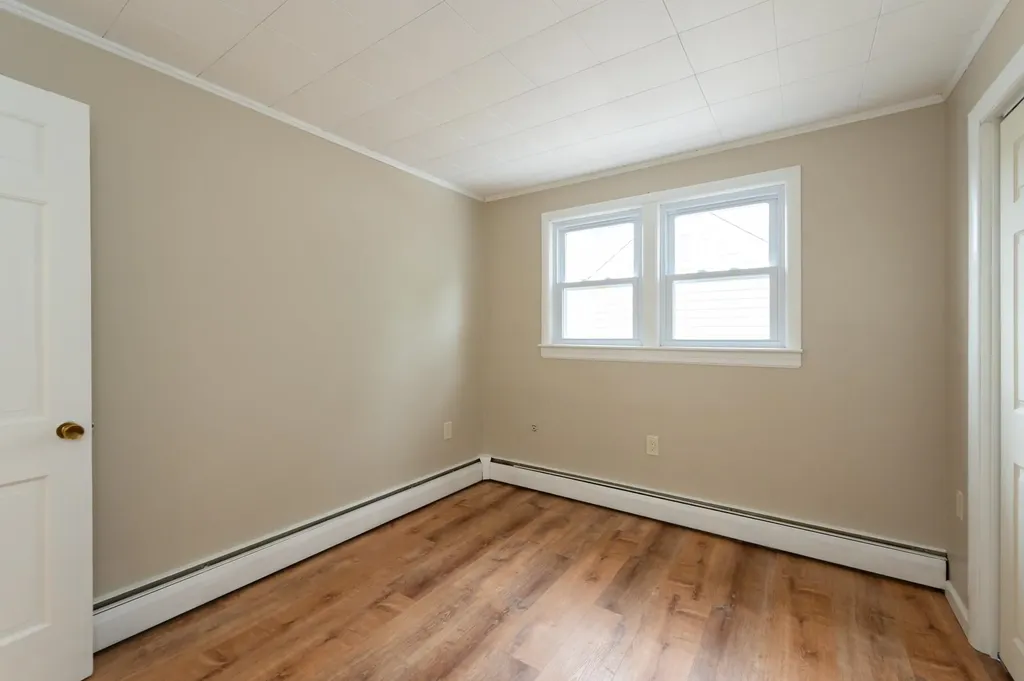 8 Laurel Street Derry NH 03038