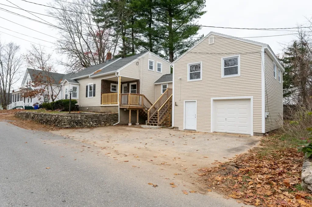 8 Laurel Street Derry NH 03038