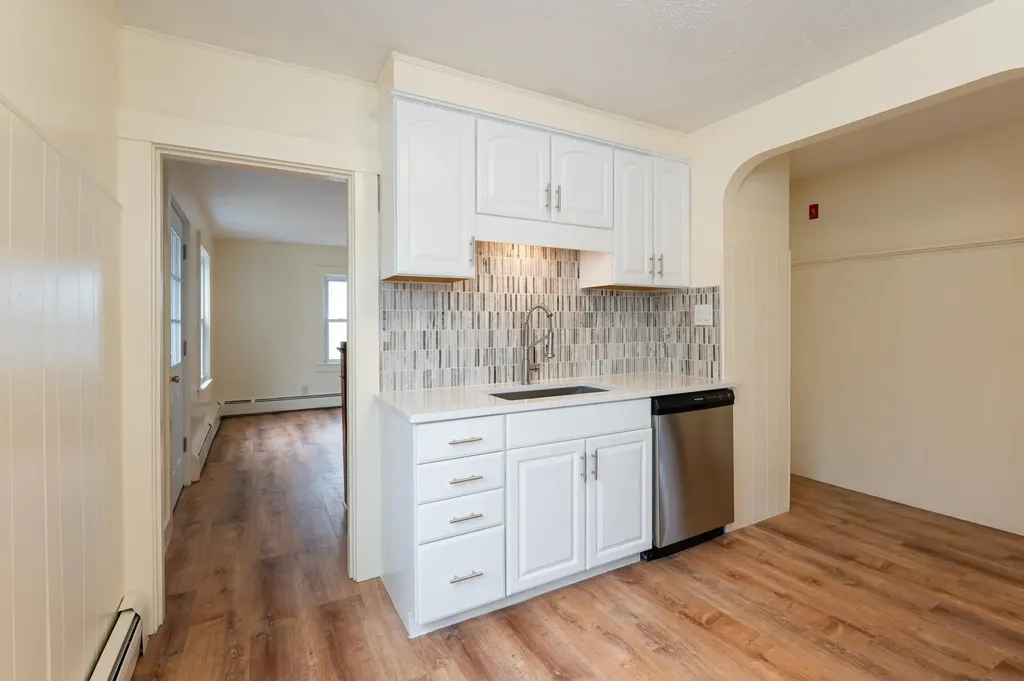 8 Laurel Street Derry NH 03038