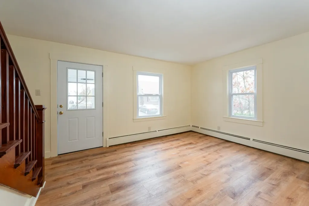 8 Laurel Street Derry NH 03038