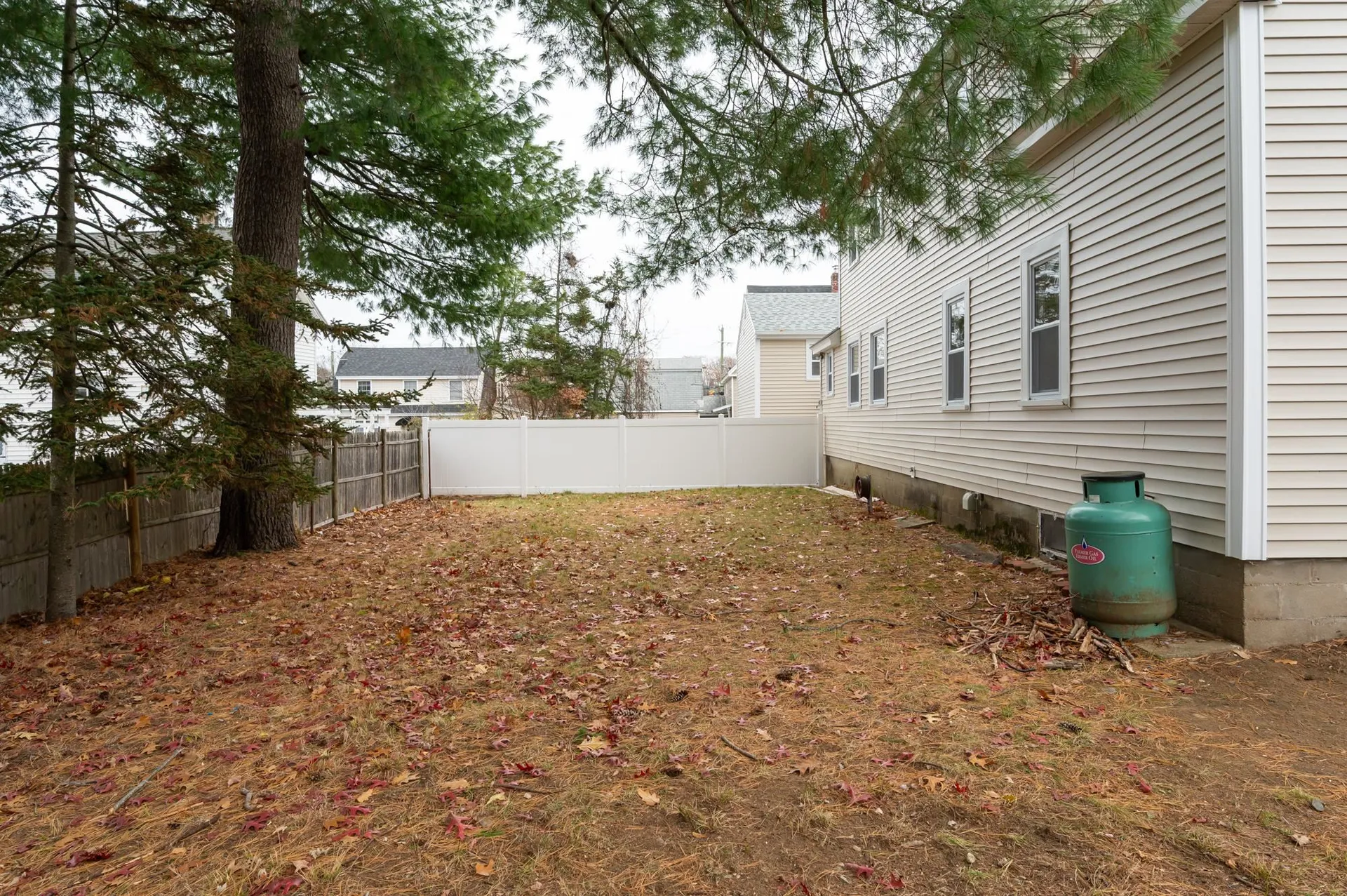 8 Laurel Street Derry NH 03038