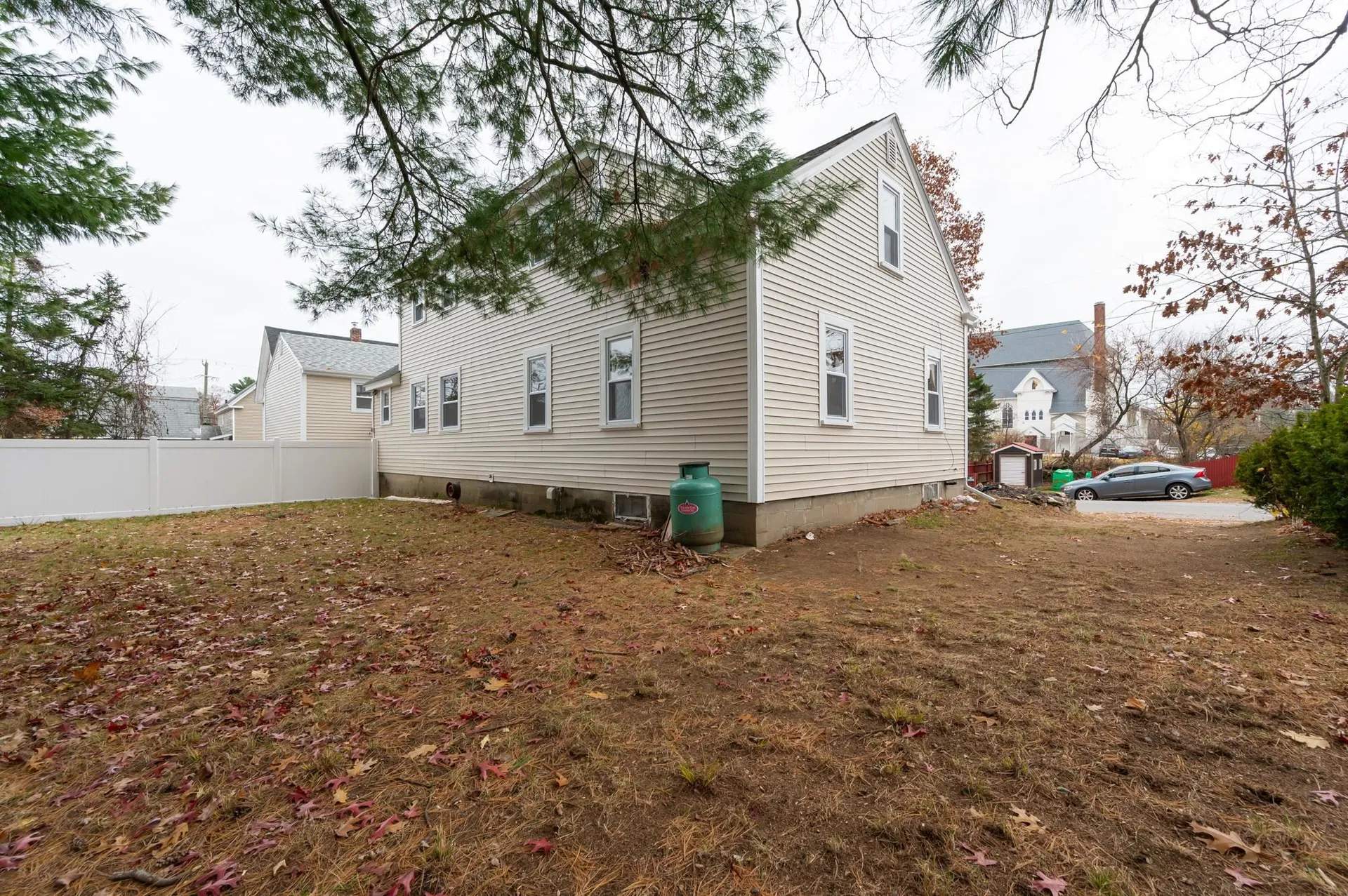 8 Laurel Street Derry NH 03038