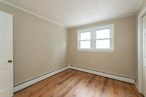 8 Laurel Street Derry NH 03038