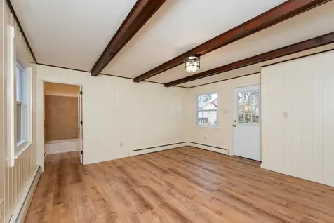 8 Laurel Street Derry NH 03038