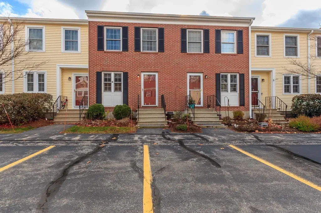 534 Fox Hollow Way Manchester NH 03104