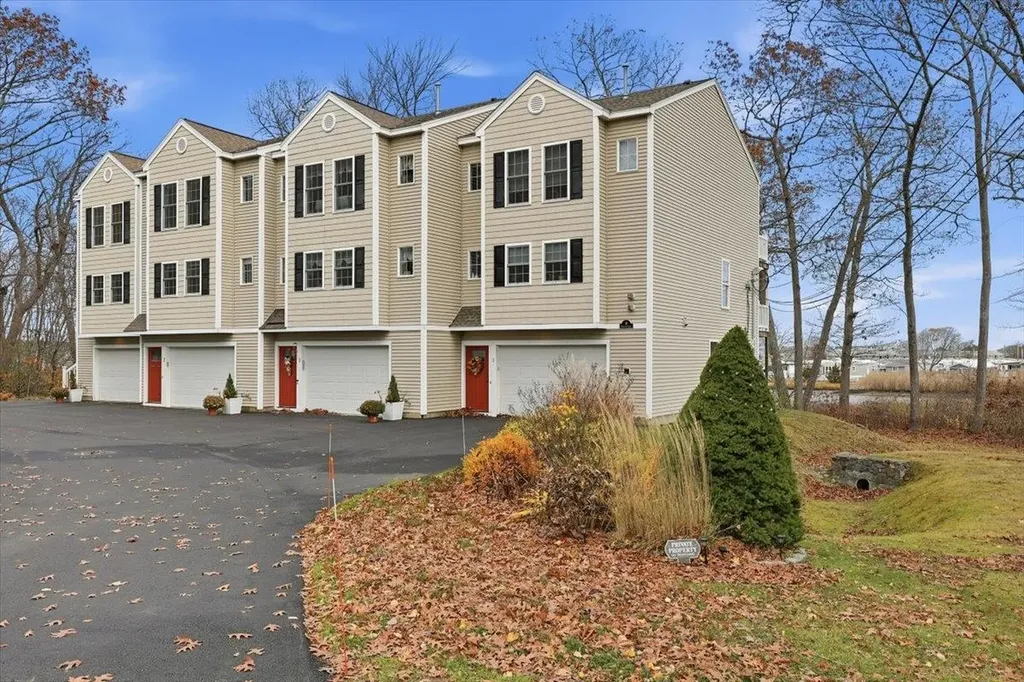 10 Hemlock Street Hampton NH 03842