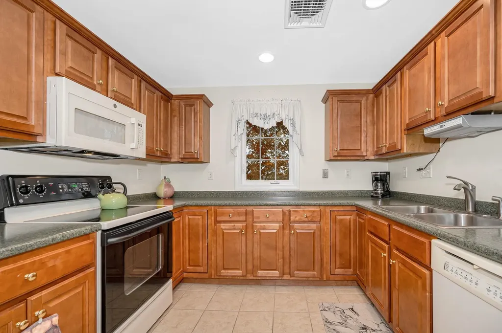 59 Cluff Road Salem NH 03079