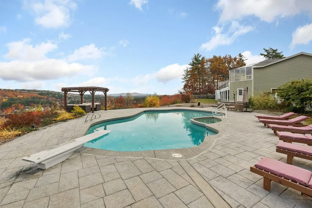 141 Lakewood Drive Alton NH 03810