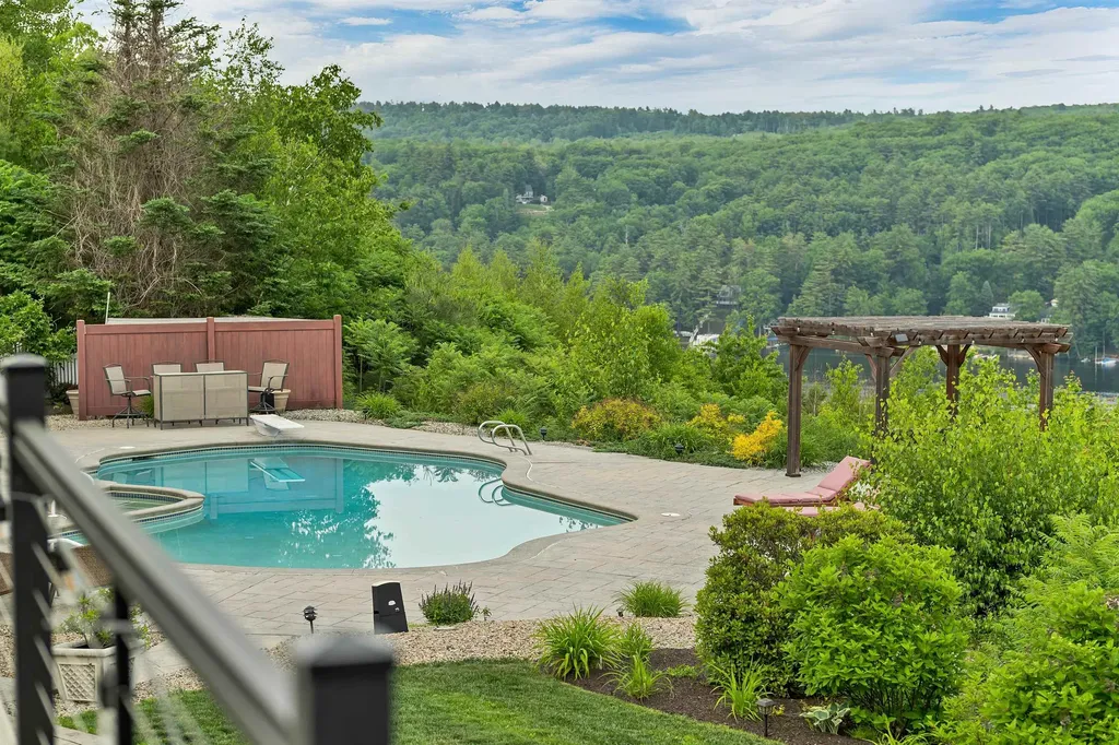 141 Lakewood Drive Alton NH 03810