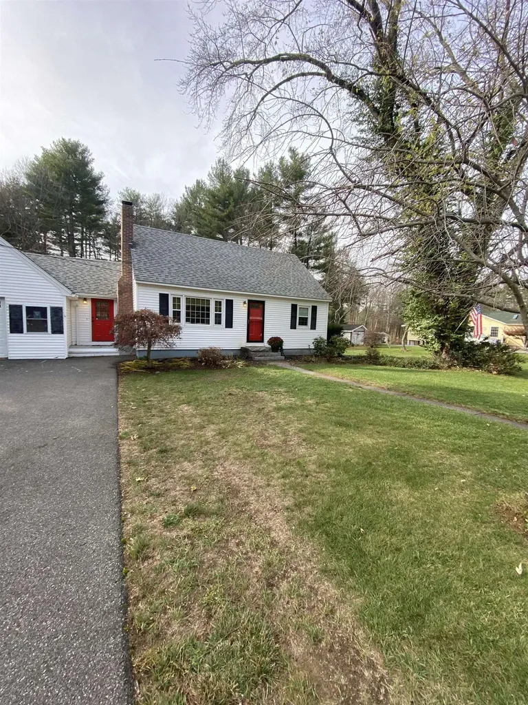 12 Louise Drive Litchfield NH 03052