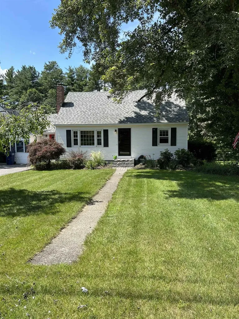 12 Louise Drive Litchfield NH 03052