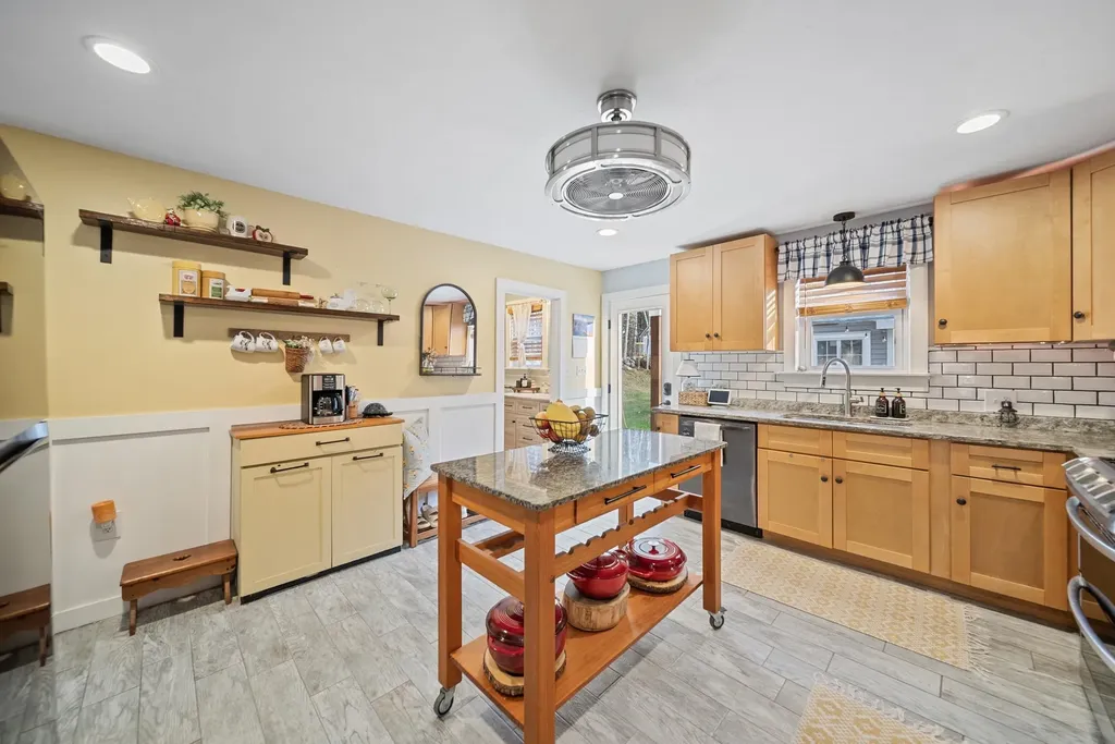 38 Bartley Hill Road Londonderry NH 03053