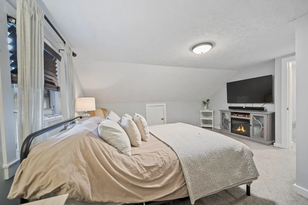 38 Bartley Hill Road Londonderry NH 03053