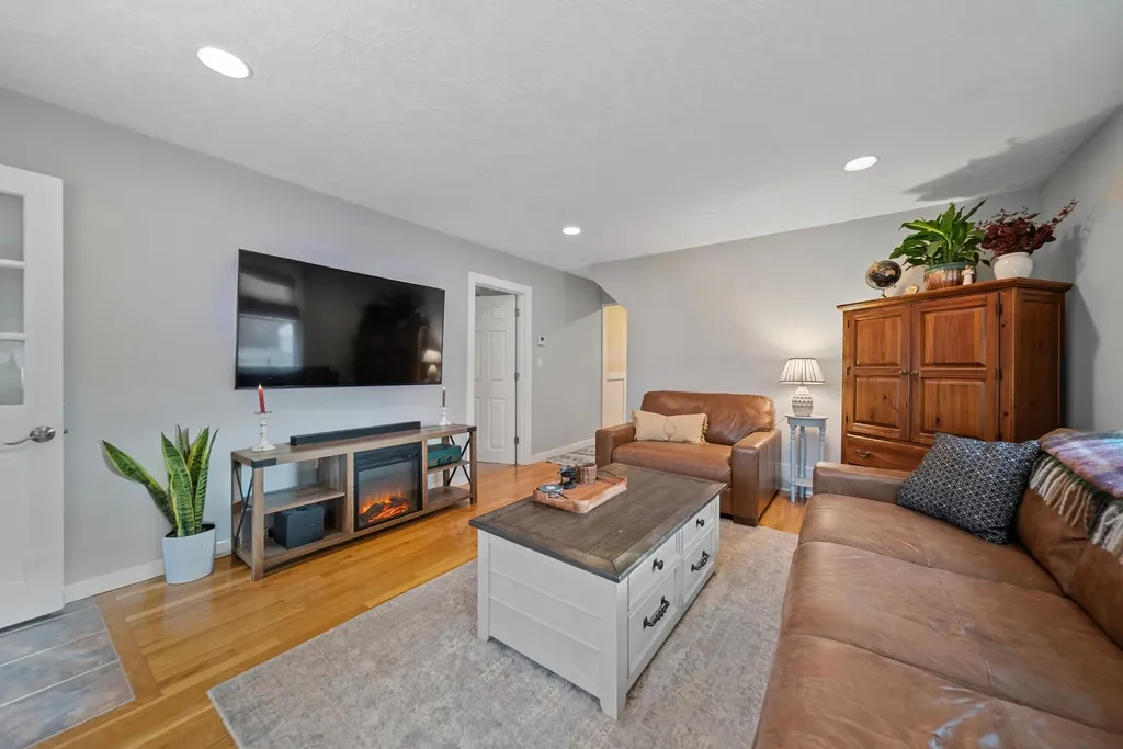 38 Bartley Hill Road Londonderry NH 03053