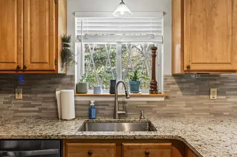 5 Lynn Drive Merrimack NH 03054