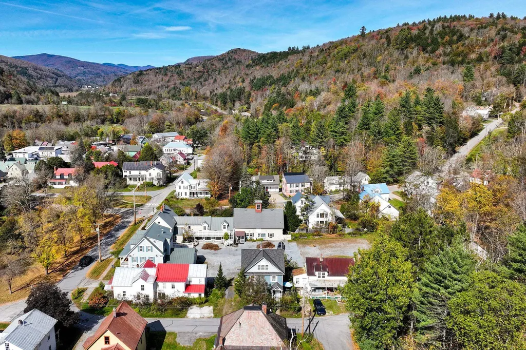 109 Park Row Rochester VT 05767