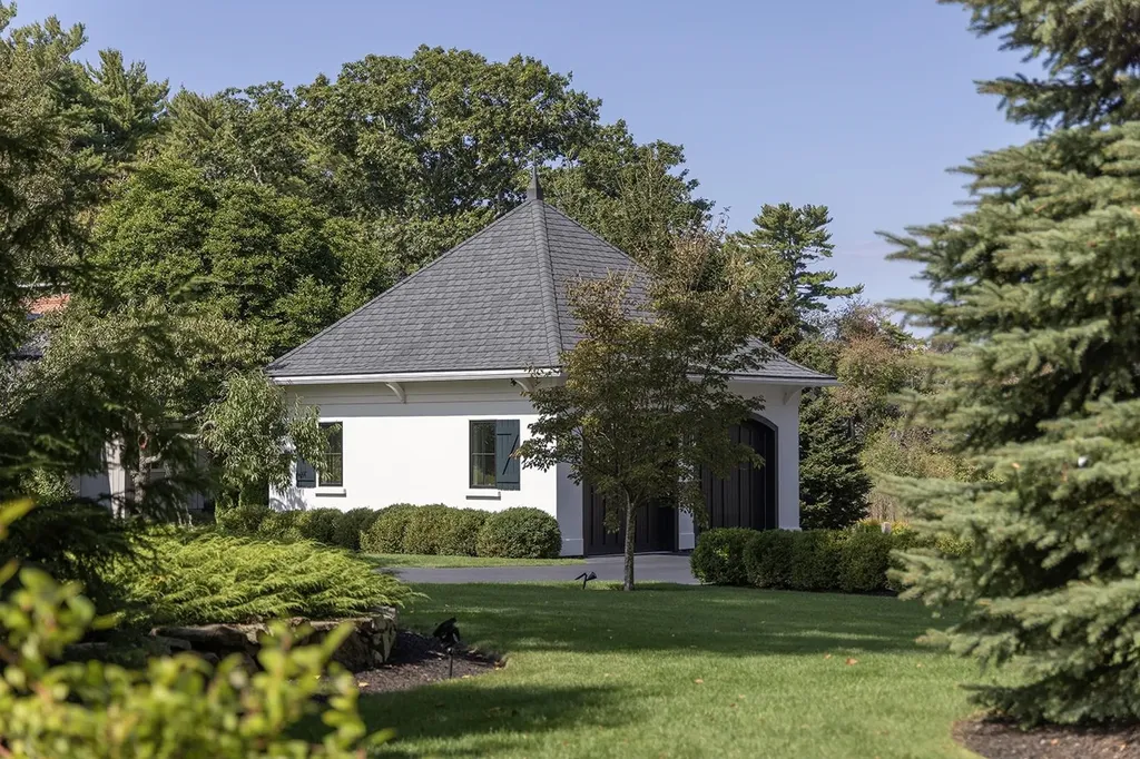 12 Runnymede Drive North Hampton NH 03862
