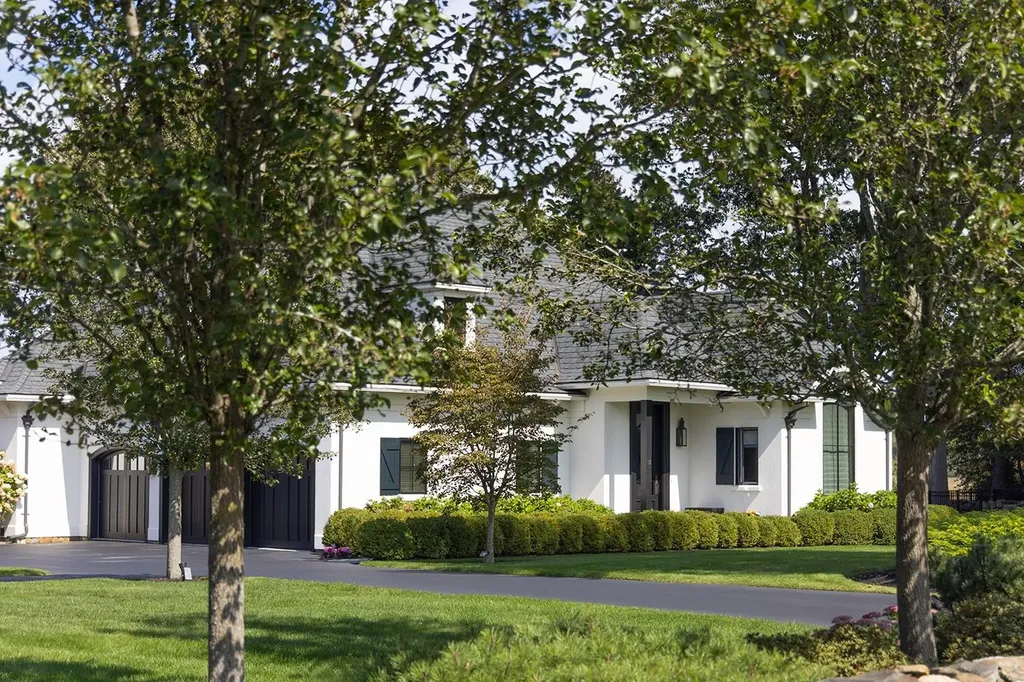 12 Runnymede Drive North Hampton NH 03862