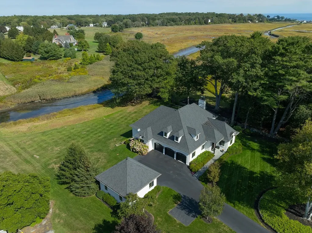 12 Runnymede Drive North Hampton NH 03862