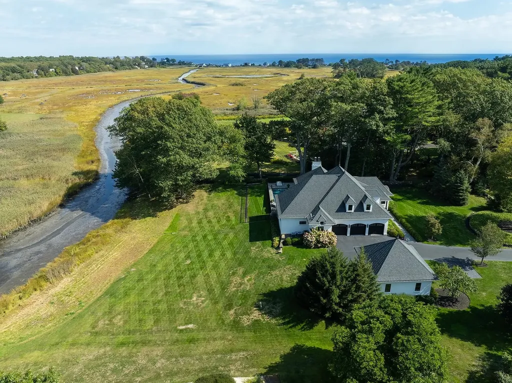 12 Runnymede Drive North Hampton NH 03862