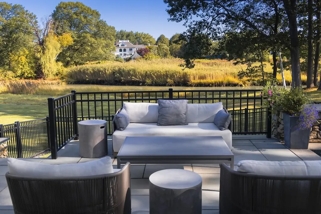12 Runnymede Drive North Hampton NH 03862