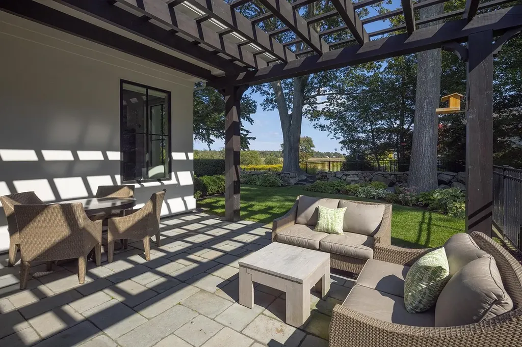 12 Runnymede Drive North Hampton NH 03862