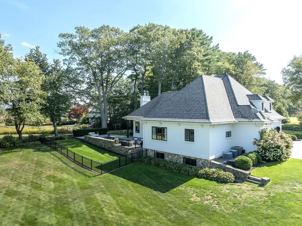 12 Runnymede Drive North Hampton NH 03862
