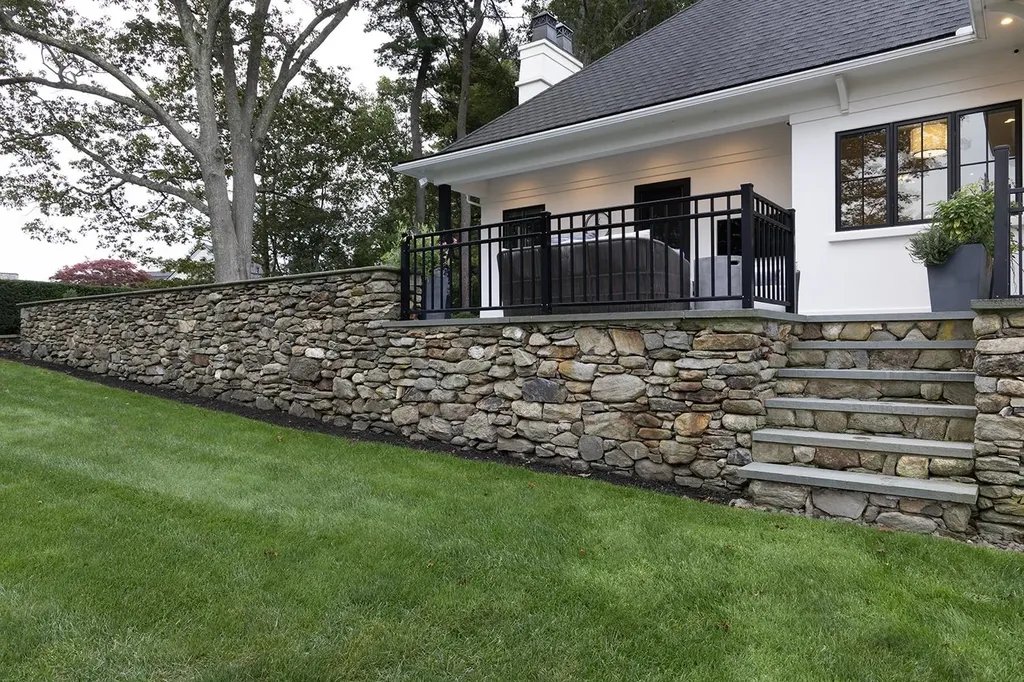 12 Runnymede Drive North Hampton NH 03862