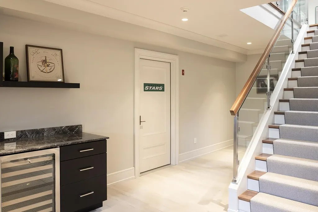 12 Runnymede Drive North Hampton NH 03862