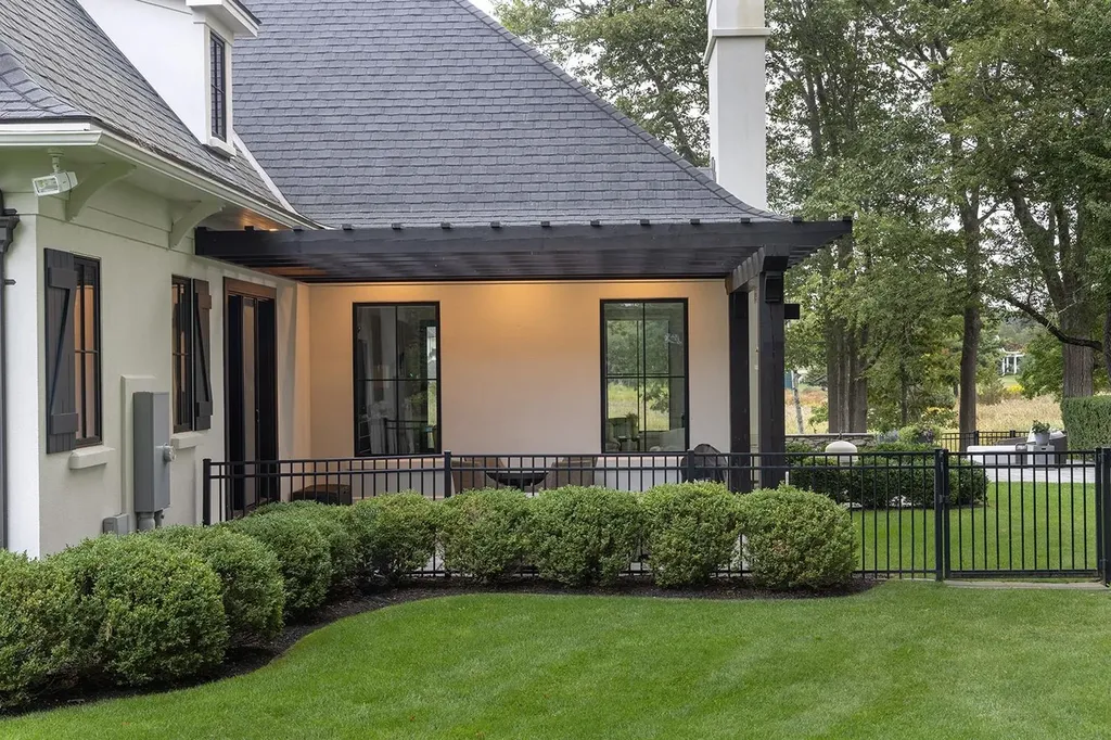 12 Runnymede Drive North Hampton NH 03862