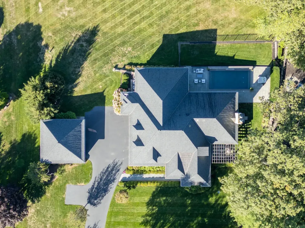 12 Runnymede Drive North Hampton NH 03862