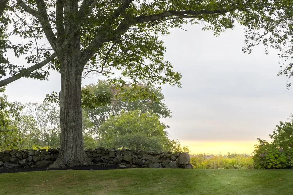 12 Runnymede Drive North Hampton NH 03862