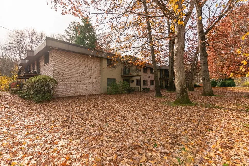 2 Strawberry Bank Road Nashua NH 03062