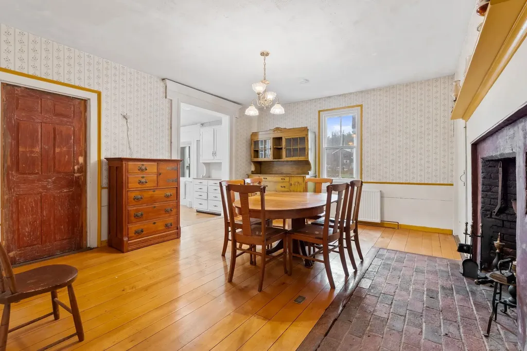 56 Haigh Road Brentwood NH 03833