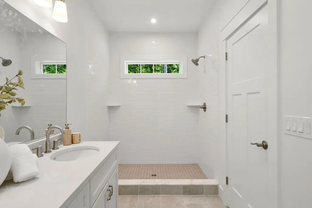 12-41 Knoll Crest Road Bedford NH 03110