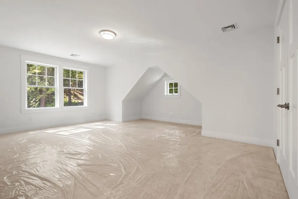 12-41 Knoll Crest Road Bedford NH 03110