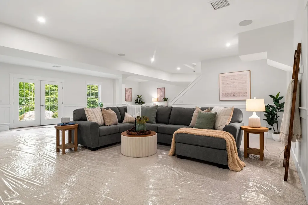 12-41 Knoll Crest Road Bedford NH 03110