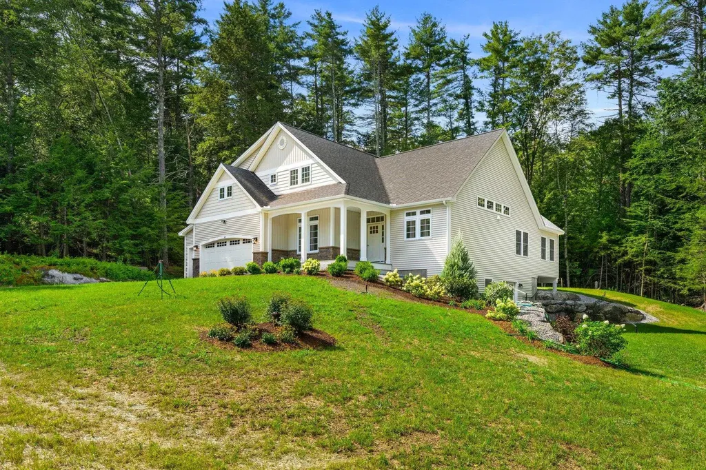 12-41 Knoll Crest Road Bedford NH 03110