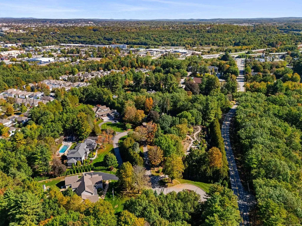 12-41 Knoll Crest Road Bedford NH 03110