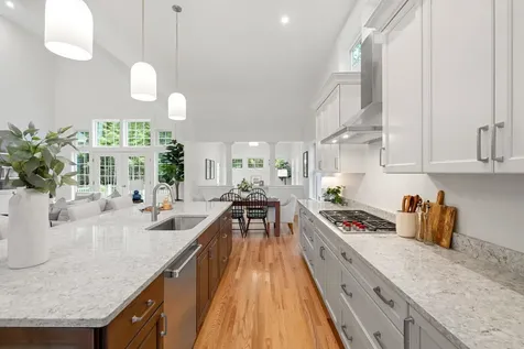 12-41 Knoll Crest Road Bedford NH 03110