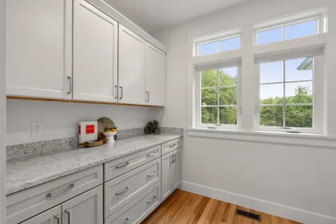 12-41 Knoll Crest Road Bedford NH 03110