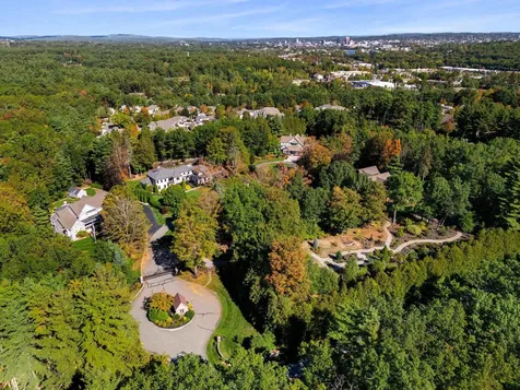 12-41 Knoll Crest Road Bedford NH 03110